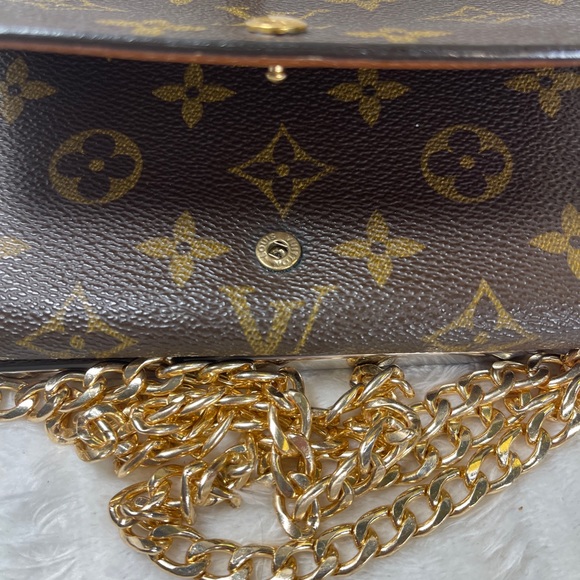 LOUIS VUITTON Monogram Porte Monnaie Billets Bifold Wallet with chain - Picture 4 of 11